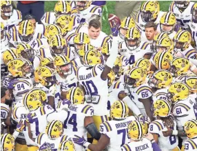  ?? STEPHEN LEW/USA TODAY SPORTS ?? LSU players gather before the College Football Playoff championsh­ip game against Clemson on Jan. 13 in New Orleans.