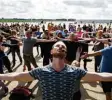  ?? Foto: dpa ?? Der Tänzer und Choreograf Boris Char matz (vorne) mit Besuchern auf dem Flugplatz Tempelhof.