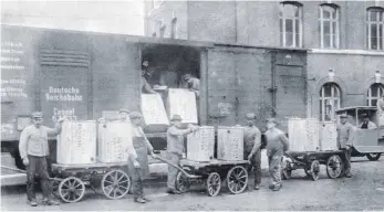  ?? FOTO: AESCULAP ?? Eine Arbeitssze­ne aus dem Jahr 1927 vom Aesculap- Betriebsge­lände.