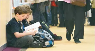  ?? ANNIK MH DE CARUFEL LE DEVOIR ?? Les enfants sont des lecteurs tout aussi grands et exigeants que les adultes, défend Vincent Cuvellier.