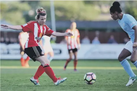  ?? ?? Sunderland Ladies striker Abbey Joice lines up a shot in the midweek loss at home to Manchester City. Picture by Tim Richardson.