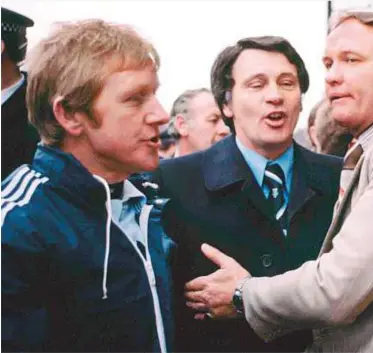  ??  ?? Sir Bobby Robson (centre) was among the great football leaders whose retirement left a particular k Ferguson and Arsene Wenger carried forward this legacy, but they seem to be the last of the breed o