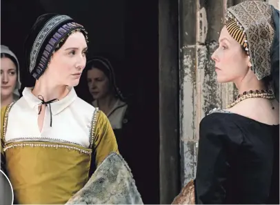  ?? PHOTOS BY LAURENCE CENDROWICZ, WALL TO WALL SOUTH ?? Historian Lucy Worsley, below, inserts herself into narrative. Anne Boleyn (Claire Cooper), left, and Catherine of Aragon (Paola Bontempi) go head to head.