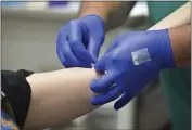  ?? CARIN DORGHALLI — ENTERPRISE-RECORD ?? Brian Stockyer bandages Samantha Simpson’s arm after drawing her blood during a blood drive at Vitalant in Chico.