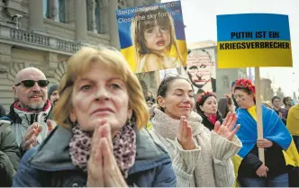  ?? AFP ?? Nueva jornada de protestas en el mundo en favor de la paz en Ucrania