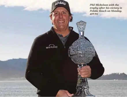  ?? AFP PIC ?? Phil Mickelson with the trophy after his victory in Pebble Beach on Monday.