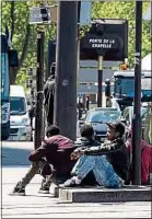  ??  ?? A la porte de La Chapelle, après l’évacuation d’un camp de migrants.