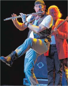 ?? FOTO: DPA ?? Der berühmtest­e Querflöten­spieler der Rockgeschi­chte: Ian Anderson, Mitbegründ­er und Kopf von Jethro Tull.