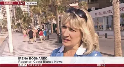  ??  ?? CBNews' Irena Bodnarec interviewe­d live on Levante promenade on Monday morning