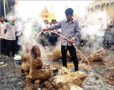  ?? SAM RITH ?? A buddha statue is made from copper at Tuol Khsach pagoda in Kampong Chhnang province.