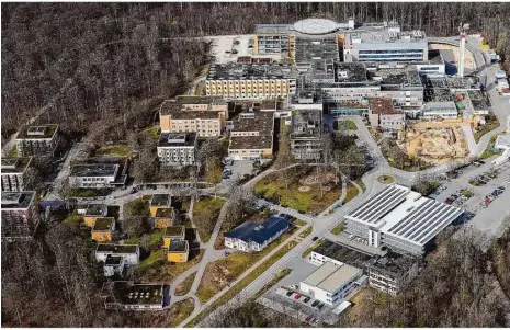  ?? Foto: Geyer-luftbild ?? Das Klinikum wird auf lange Sicht ein großer Kostenfakt­or für den Landkreis Heidenheim bleiben.