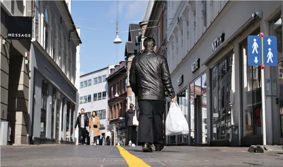  ?? HENNING BAGGER/TT-AP
FOTO: ?? Redan i maj infördes enkelrikta­de gågator i Ålborg. Nu införs samma restriktio­ner i större köpcentrum och butiker i hela Danmark.