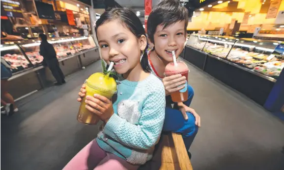  ?? Picture: TONY GOUGH ?? WAY TO GO: Louisa, 6, and Ben Jennings, 8, enjoying a drink with a paper straw. Coca-cola is joining the ban on plastic straws.