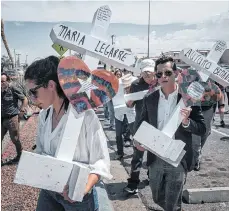  ?? GETTY IMAGES. ?? La comunidad aún llora a las víctimas de una investigac­ión en curso.