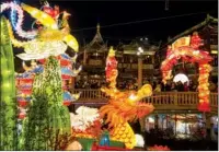  ??  ?? Visitors can find 40 giant lanterns and 1,000 other smaller lighting elements in Yu Garden this year.