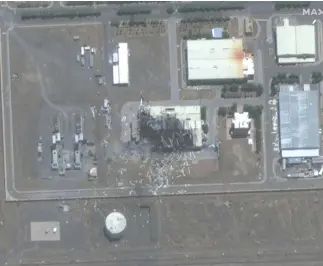  ?? (Maxar Technologi­es/via Reuters) ?? A SATELLITE IMAGE shows a closeup view of a building damaged by fire at the Natanz nuclear facility in Natanz, Iran, on Wednesday.