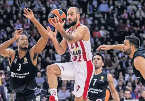  ??  ?? GRAN SALIDA DE TACOS. Spanoulis, que acabó con 20 puntos y 3 asistencia­s, llevaba 16 tantos en sus nueve primeros minutos en pista.