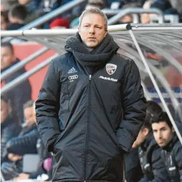  ?? Foto: Roland Geier ?? Behält die Ruhe: Sportdirek­tor Thomas Linke hat mit dem FC Ingolstadt bereits fünf Punkte Rückstand auf den Hamburger SV, der den Relegation­splatz belegt. Am kommenden Samstag ist der 1. FC Köln bei den Schanzern zu Gast.