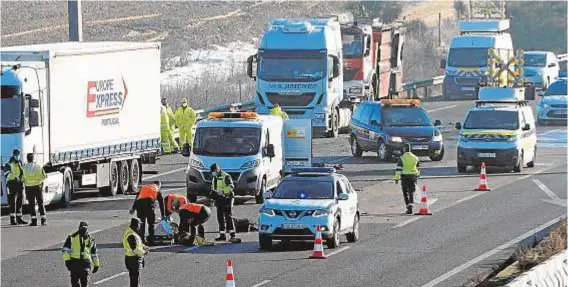  ?? EFE / R. GARCÍA ?? El accidente en el que falleció Alberto se produjo a la altura de Tordesilla­s (Valladolid).