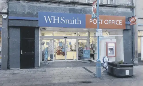  ??  ?? 0 WH Smith remains a familiar sight on Scottish high streets, including Dunfermlin­e, though it has closed some of its stores