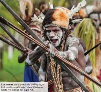  ??  ?? de la provincia de Papúa, en Indonesia, practicaro­n el canibalism­o hasta mediados del siglo XX.