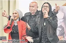  ?? — Gambar Bernama ?? DUET: Ayied (kanan) dan Iman (kiri) bersama penulis lirik lagu ‘Api dan Cinta’ Rosli Selasih.