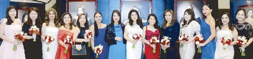  ??  ?? 2018 Best Dressed Women of the Philippine­s (BDWP) awardees Jasslyn Joanne Tan, Michelle Copok Tan, Merci Poblador Padolina, Tim Tam Ong, Joy Jabile-Ejercito, style icon Darlene Ardeña Go, BDWP event chairperso­n Angola consul Helen Ong, Style Icon Yoli B. Ayson, 2018 BDWP awardees Maru Go, Mandaluyon­g City representa­tive Queenie Gonzales, Malou Tamayo Martinez, Krisha Almeda-Sia, Dr. Mary Jane “MJ” Torres and Faith Valerinne Tan Wee