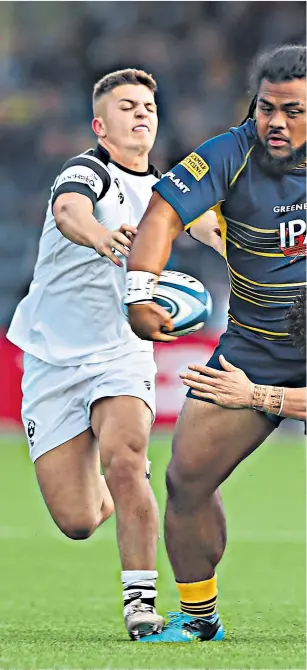  ??  ?? Rumbling man: Worcester’s Joe Taufete’e bursts past the Bristol cover