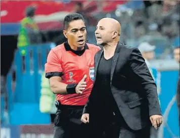  ?? FOTO: EFE ?? Jorge Sampaoli, centro de un día plagado de rumores El técnico dirigirá a Argentina ante Nigeria