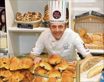  ?? (Photos E. Ottino) ?? « Un mangeur de pain au chocolat saura toujours reconnaîtr­e ce qu’est un bon pain au chocolat », certifie Frédéric Roy.