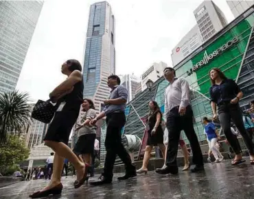  ?? BLOOMBERG PIC ?? Singapore’s economy will probably experience a ‘shallow technical recession’ in the third quarter as the global trade outlook worsens, according to Maybank Kim Eng Research.