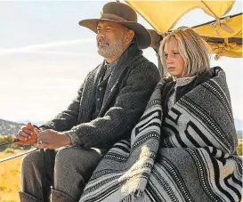  ??  ?? Helena Zengel (12) mit Tom Hanks in „Neues aus der Welt“