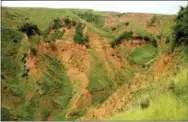  ?? ZHAOYU ZHU — THE ASSOCIATED PRESS ?? This Friday, Jun. 11, 2010 photo provided by Zhaoyu Zhu shows the landscape near an archaeolog­ical site in the Loess Plateau in China, where researcher­s found 2.1-million-year-old stone tools. This find released on Wednesday pushes back the date human...