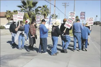  ?? MARCIE LANDEROS PHOTO ?? United Food and Commercial Workers Local 135 strike at the Speckles Sugars warehouse location on Thursday, March 9, in Imperial.