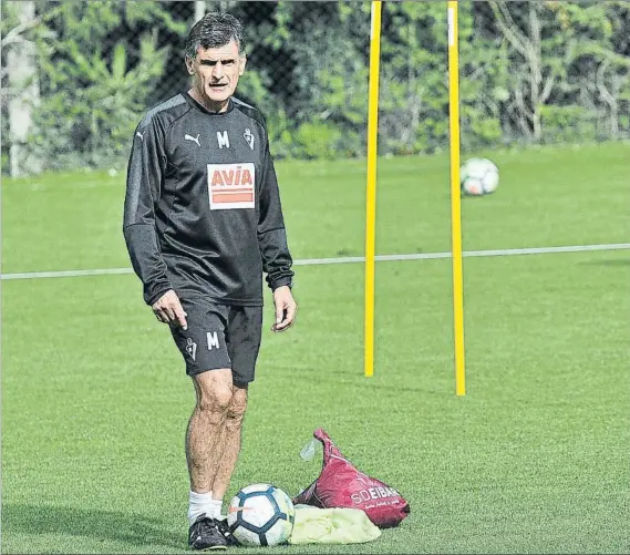  ?? FOTO: UNCITI ?? José Luis Mendilibar ha tenido dos semanas para intentar ajustar la defensa después de que los suyos encajaran 17 goles en las primeras 7 jornadas