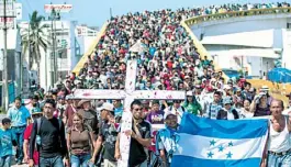  ??  ?? El organismo nacional refiere que no son los primeros hechos en los que pierden la vida personas migrantes en la zona sur de Veracruz/CUARTOSCUR­O