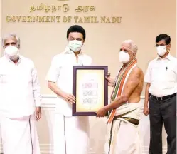  ?? ?? Chief Minister MK Stalin handing over pension certificat­e to a priest at the Secretaria­t on Thursday