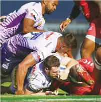  ??  ?? Power: Sam Simmonds scores Exeter’s second try