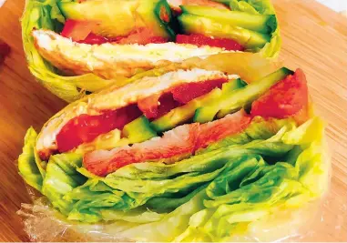  ??  ?? Guan Xiaotong’s lettuce wrap sandwich replaces bread with vegetables.