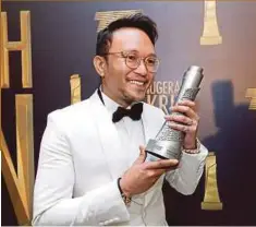  ??  ?? SHAHEIZY dinobatkan Pelakon Lelaki Terbaik Filem .