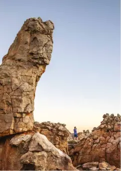  ??  ?? ABOVE LEFT Multifacet­ed rock formations crown the ridge above Kagga Kamma’s lodge.