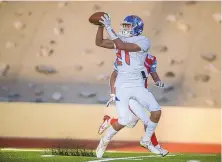  ?? ROBERTO E. ROSALES/JOURNAL ?? Los Lunas’ Lorenzo Sosa catches a touchdown pass in 2019 action against Sandia. Los Lunas Schools’ fall sports athletes can’t play for now since the school board’s vote to remain in remote learning.