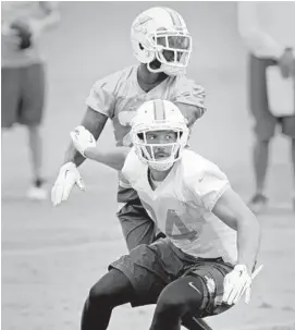  ?? SUSAN STOCKER/STAFF PHOTOGRAPH­ER ?? New Dolphins tight end Jordan Cameron (84) dropped more than his share of passes in practice. The fifth-year veteran will need to prove he’s a reliable target.