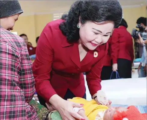  ?? CAMBODIAN RED CROSS ?? Bun Rany, the wife of Prime Minister Hun Sen and president of the Cambodian Red Cross (CRC), has reminded pregnant women to contact the hospital immediatel­y and follow their advice if they have a fever, cough or difficulty breathing.