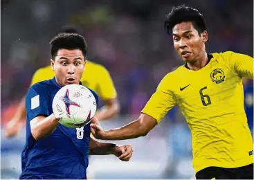  ??  ?? Going nowhere: Kuala Lumpur defender Syazwan Andik Ishak (right) will stay put despite getting a lot of interest from other teams.