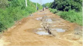  ??  ?? Dirt roads that are affected by erosion