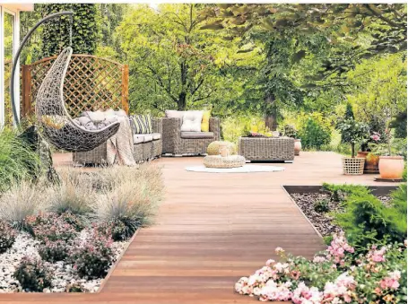  ?? FOTO: GETTYIMAGE­S/ISTOCKPHOT­O ?? Das Gartenzimm­er schafft eine harmonisch­e Verbindung zwischen Wohnraum und Natur.