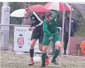  ?? NGZ-FOTO: GEORG SALZBURG ?? Die Party in den Knochen: Marius Hoffmann (l.) und der SV Bedburdyck/gierath müssen nach der Jubliäumsf­eier gegen den VFR Neuss ran.