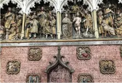  ??  ?? La cathédrale d’Amiens est précieuse à plus d’un titre. Elle abrite, entre autres, un art sculptural absolument remarquabl­e.