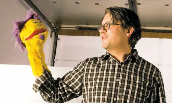  ?? Larry Rippel ?? Tom Sarver, with one of his hand puppets, will be a co-emcee at the Brillobox nighttime event that wraps up the Pittsburgh Day of Puppetry.